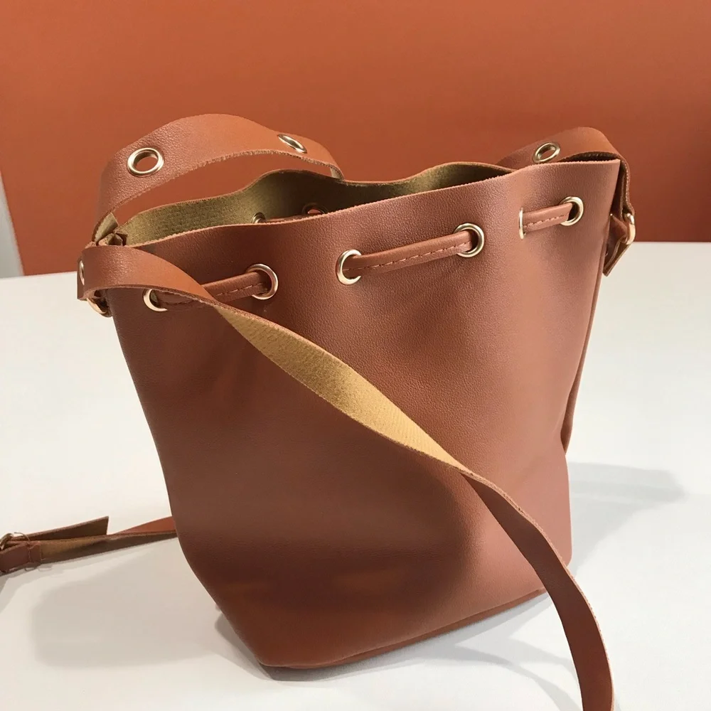 🍏🍏 Cute Crossbody Bag, Size 8x9”